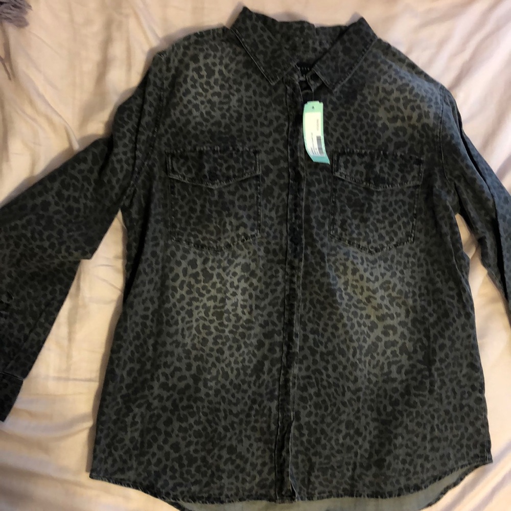 Grey leopard print Staline button down top